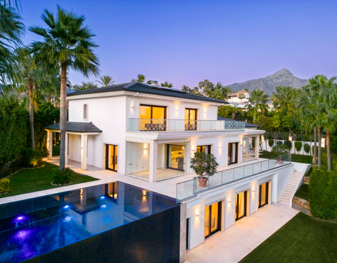 Villa en venta en Nueva Andalucia, Marbella