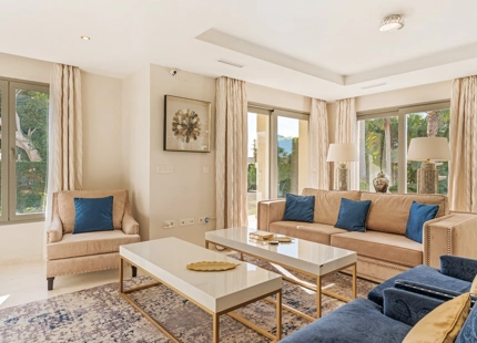 EXQUISITA VILLA EN PRIMERA LÍNEA DE PLAYA EN VENTA EN MARBELLA ESTE