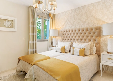 EXQUISITA VILLA EN PRIMERA LÍNEA DE PLAYA EN VENTA EN MARBELLA ESTE