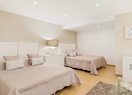 EXQUISITA VILLA EN PRIMERA LÍNEA DE PLAYA EN VENTA EN MARBELLA ESTE