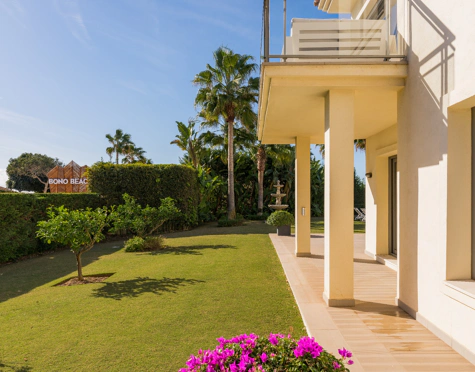 Villa for sale in Las Chapas, Marbella Este