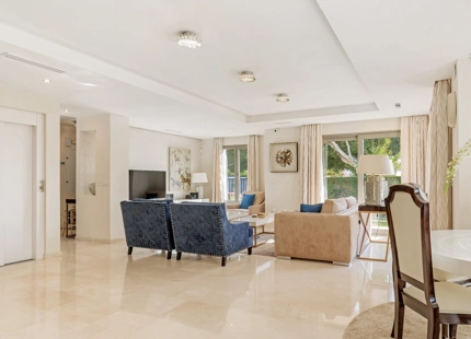 EXQUISITA VILLA EN PRIMERA LÍNEA DE PLAYA EN VENTA EN MARBELLA ESTE