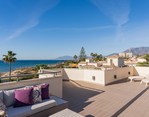 Villa for sale in Las Chapas, Marbella Este