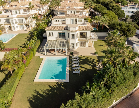 Villa for sale in Las Chapas, Marbella Este