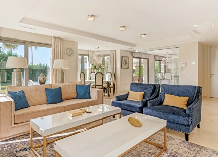 EXQUISITA VILLA EN PRIMERA LÍNEA DE PLAYA EN VENTA EN MARBELLA ESTE