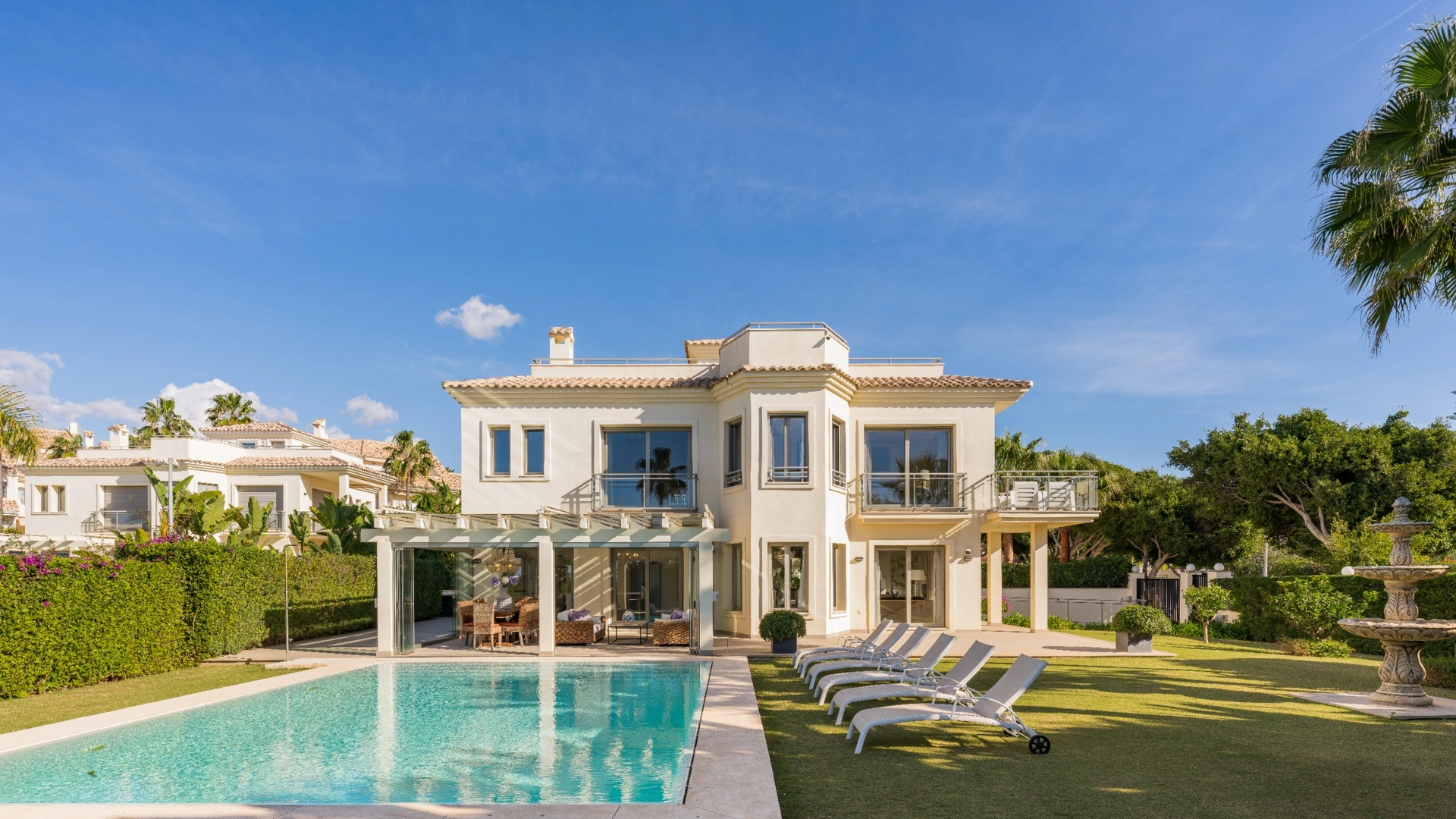 Villa en venta en Las Chapas, Marbella Este