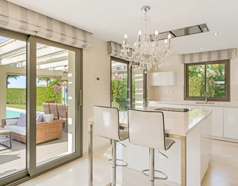 Villa for sale in Las Chapas, Marbella Este