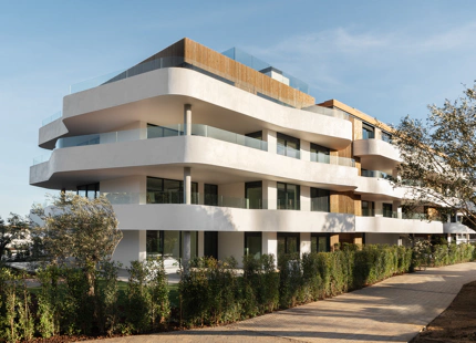 ENCANTADOR APARTAMENTO EN PLANTA BAJA CON JARDÍN EN VENTA EN SOTOGRANDE