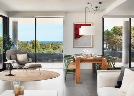 ENCANTADOR APARTAMENTO EN PLANTA BAJA CON JARDÍN EN VENTA EN SOTOGRANDE