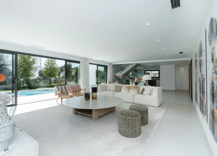 VILLA LUMINOSA Y CONTEMPORÁNEA EN VENTA EN BENALMÁDENA
