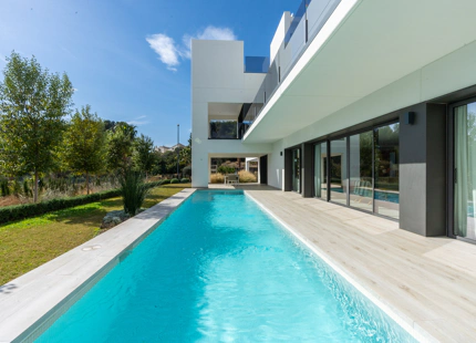 VILLA LUMINOSA Y CONTEMPORÁNEA EN VENTA EN BENALMÁDENA