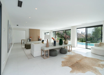 VILLA LUMINOSA Y CONTEMPORÁNEA EN VENTA EN BENALMÁDENA