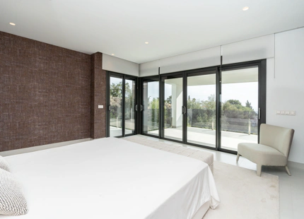VILLA LUMINOSA Y CONTEMPORÁNEA EN VENTA EN BENALMÁDENA