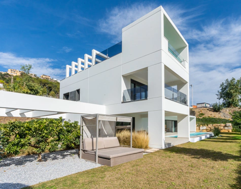 Villa for sale in Benalmadena