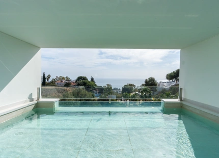 VILLA LUMINOSA Y CONTEMPORÁNEA EN VENTA EN BENALMÁDENA