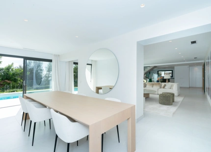 VILLA LUMINOSA Y CONTEMPORÁNEA EN VENTA EN BENALMÁDENA