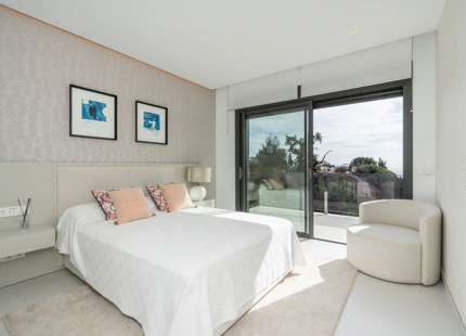 VILLA LUMINOSA Y CONTEMPORÁNEA EN VENTA EN BENALMÁDENA