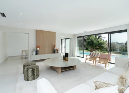 VILLA LUMINOSA Y CONTEMPORÁNEA EN VENTA EN BENALMÁDENA