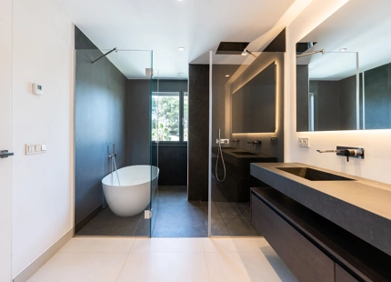 VILLA LUMINOSA Y CONTEMPORÁNEA EN VENTA EN BENALMÁDENA