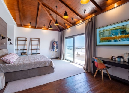 ONE-OF-A-KIND VILLA FOR SALE ON THE HILLS OF ALCUZCUZ, BENAHAVIS
