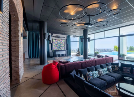 ONE-OF-A-KIND VILLA FOR SALE ON THE HILLS OF ALCUZCUZ, BENAHAVIS
