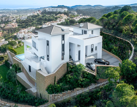 ONE-OF-A-KIND VILLA FOR SALE ON THE HILLS OF ALCUZCUZ, BENAHAVIS