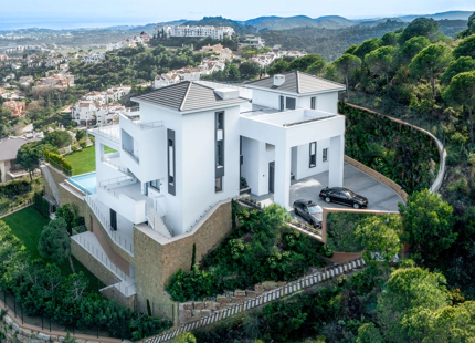 ONE-OF-A-KIND VILLA FOR SALE ON THE HILLS OF ALCUZCUZ, BENAHAVIS