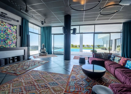 ONE-OF-A-KIND VILLA FOR SALE ON THE HILLS OF ALCUZCUZ, BENAHAVIS
