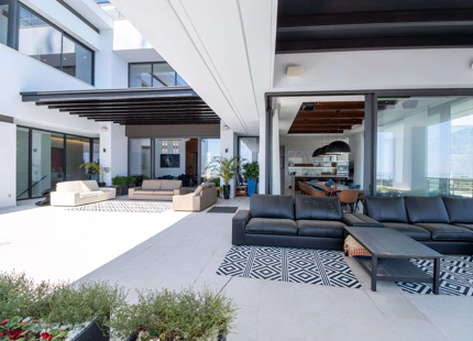 ONE-OF-A-KIND VILLA FOR SALE ON THE HILLS OF ALCUZCUZ, BENAHAVIS