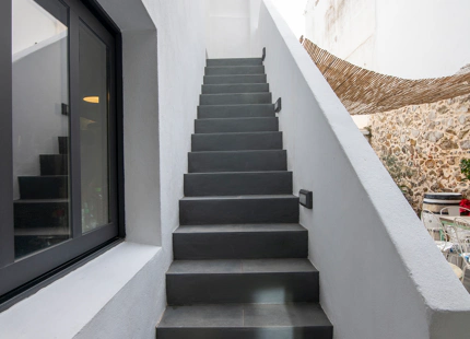 CASA UNIFAMILIAR ÚNICA EN VENTA EN EL CENTRO DE ESTEPONA