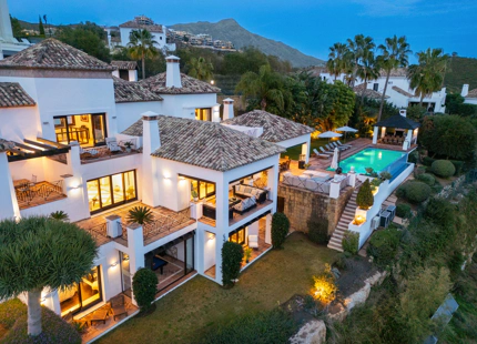 ELEVATED VILLA WITH UNIQUE GOLF VIEWS FOR SALE IN LA QUINTA, BENAHAVIS