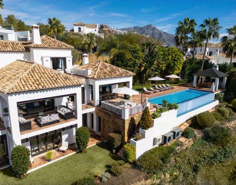 ELEVATED VILLA WITH UNIQUE GOLF VIEWS FOR SALE IN LA QUINTA, BENAHAVIS