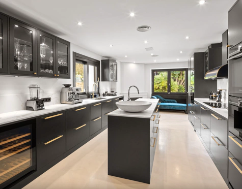Villa for sale in Lomas de La Quinta, Benahavis