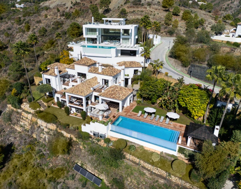 Villa for sale in Lomas de La Quinta, Benahavis