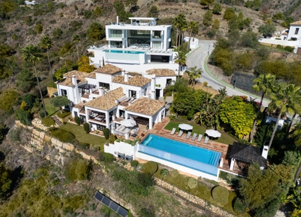 ELEVATED VILLA WITH UNIQUE GOLF VIEWS FOR SALE IN LA QUINTA, BENAHAVIS