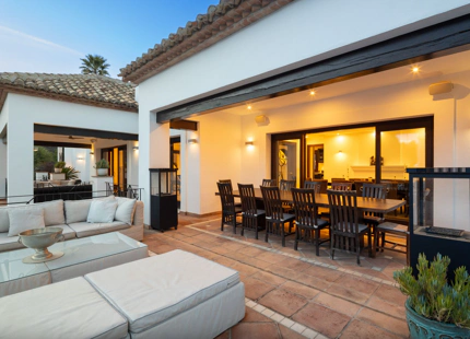 ELEVATED VILLA WITH UNIQUE GOLF VIEWS FOR SALE IN LA QUINTA, BENAHAVIS