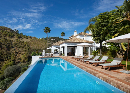 ELEVATED VILLA WITH UNIQUE GOLF VIEWS FOR SALE IN LA QUINTA, BENAHAVIS