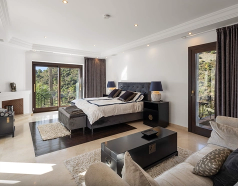 Villa for sale in Lomas de La Quinta, Benahavis