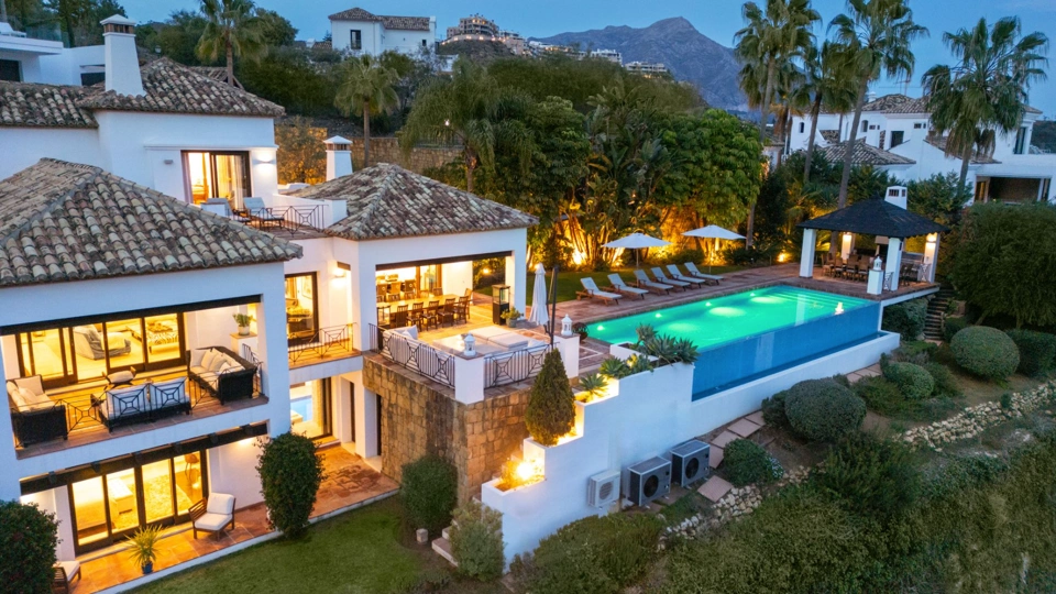 Villa for sale in Lomas de La Quinta, Benahavis