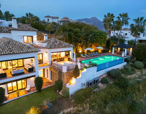 Villa for sale in Lomas de La Quinta, Benahavis