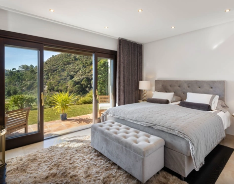 Villa for sale in Lomas de La Quinta, Benahavis