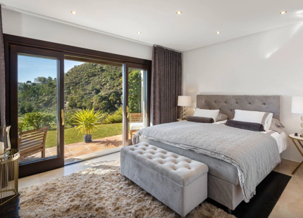 ELEVATED VILLA WITH UNIQUE GOLF VIEWS FOR SALE IN LA QUINTA, BENAHAVIS