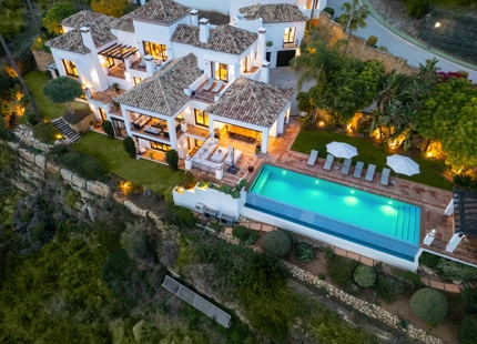 ELEVATED VILLA WITH UNIQUE GOLF VIEWS FOR SALE IN LA QUINTA, BENAHAVIS