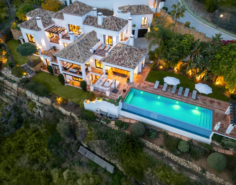 Villa for sale in Lomas de La Quinta, Benahavis