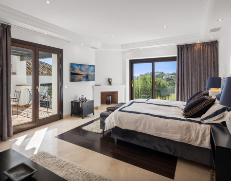 Villa for sale in Lomas de La Quinta, Benahavis