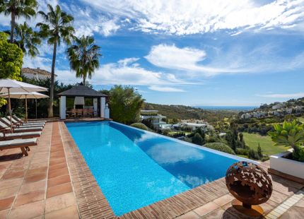 ELEVATED VILLA WITH UNIQUE GOLF VIEWS FOR SALE IN LA QUINTA, BENAHAVIS