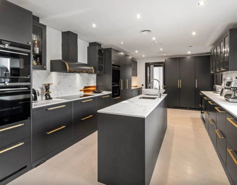 Villa for sale in Lomas de La Quinta, Benahavis