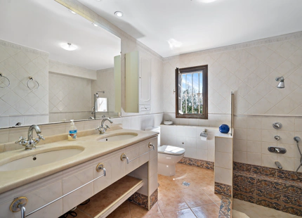 VILLA ANDALUZA EN VENTA EN EL CENTRO DE FUENGIROLA