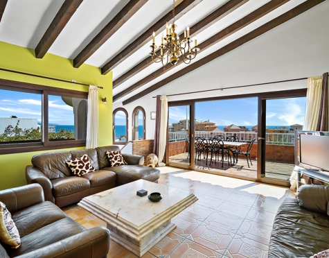 ANDALUSIAN VILLA FOR SALE IN CENTRAL FUENGIROLA