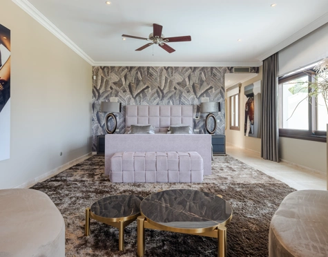 Villa en venta en El Herrojo, Benahavis